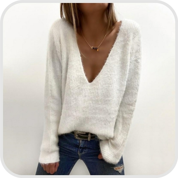 Instagram Sweaters - NWT White v-neck sweater size m